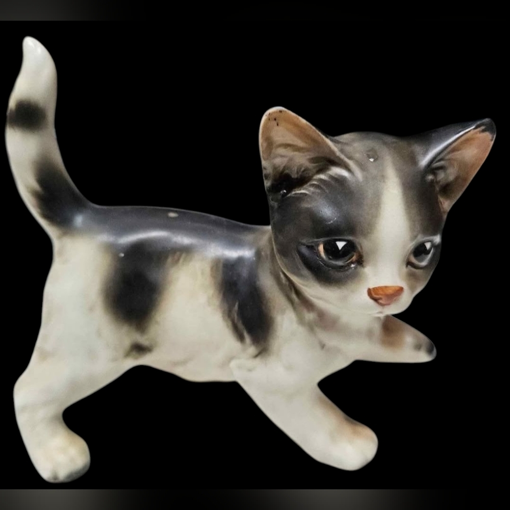 Vintage Japan Ucagco ceramic Siamese Cat Figurine